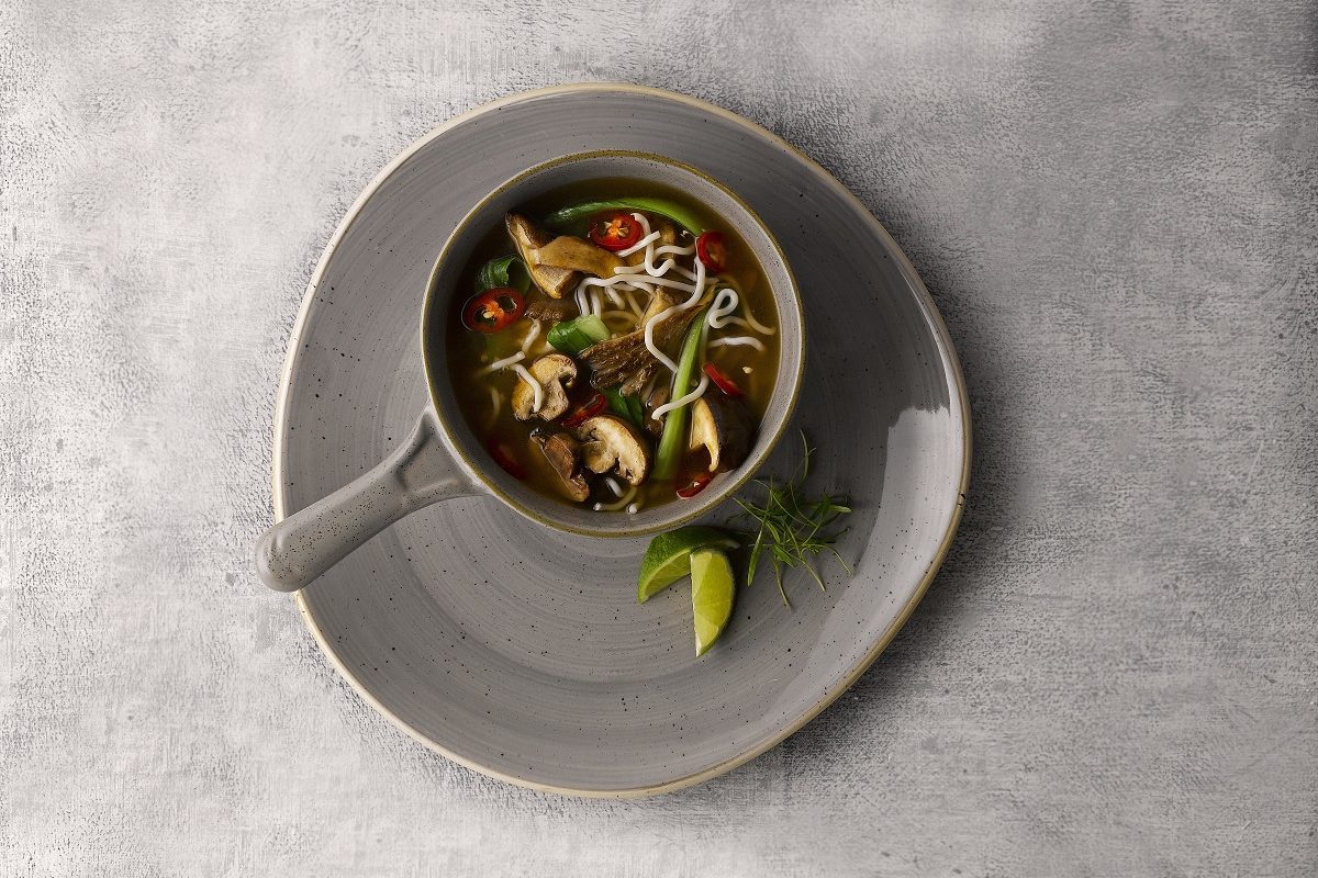 STONECAST GREY SKILLET PAN ASIAN NOODLE SOUP (1)