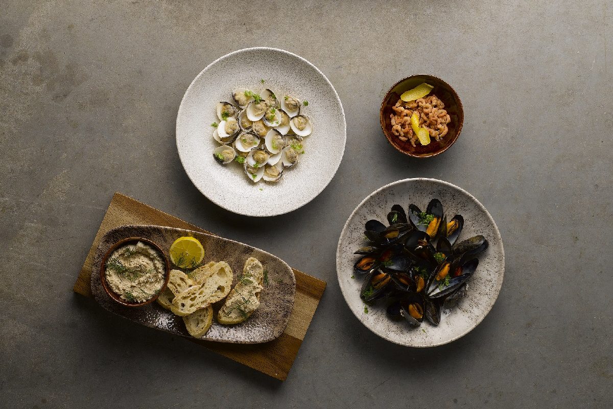 STUDO PRINTS STONE RAKU AGATE WOOD PLATFORM SEAFOOD MUSSELLS